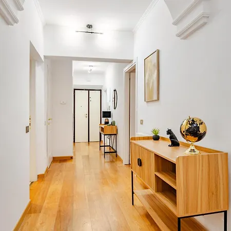 Ampio Di Design Nel Cuore Di Apartment