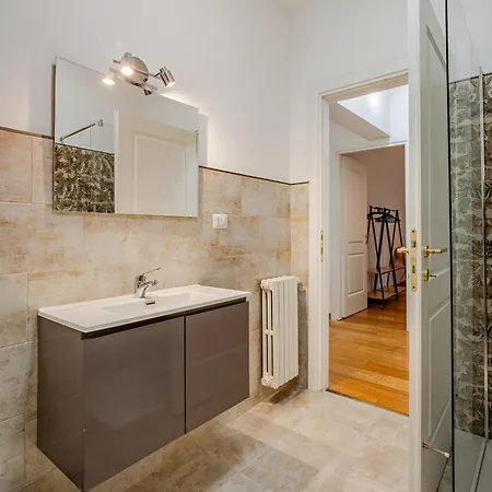 Ampio Di Design Nel Cuore Di Apartment